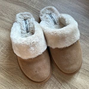 ✨Minnetonka Moccasins Style “Chesney” Slides Women’s Size 7✨